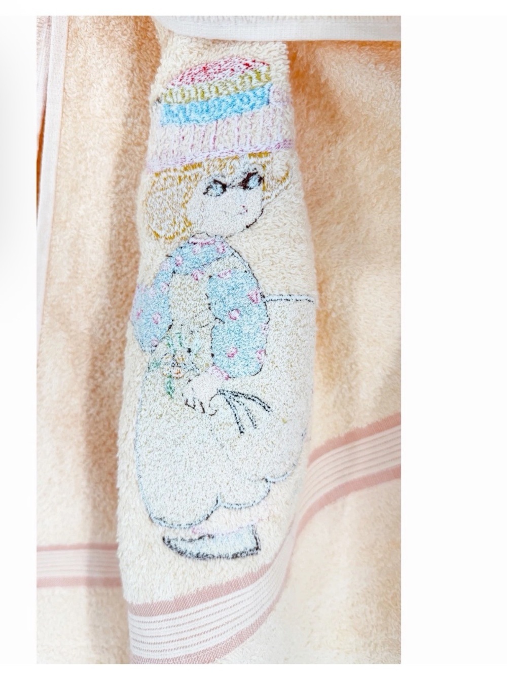 Vintage Bath Towel Cannon Girl Floral Embroidered With Lace Bow Made USA Peach - Picture 5 of 6